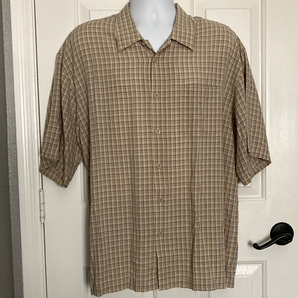 Men’s Haggar plaid shirt sleeve shirt